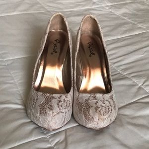 White, Lace Qupid Pumps